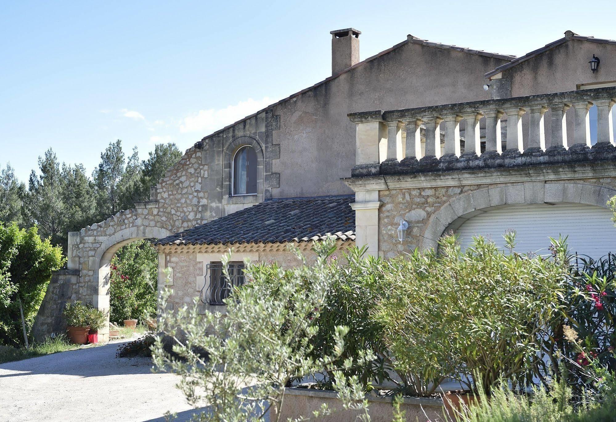 Les Garrigues de la Vallée des Baux Paradou Exterior foto